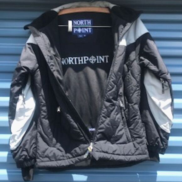 Uni-Sex  Ski or Snowboarding Jacket . Size: Medium {8-10} . Women or Men - Picture 1 of 4